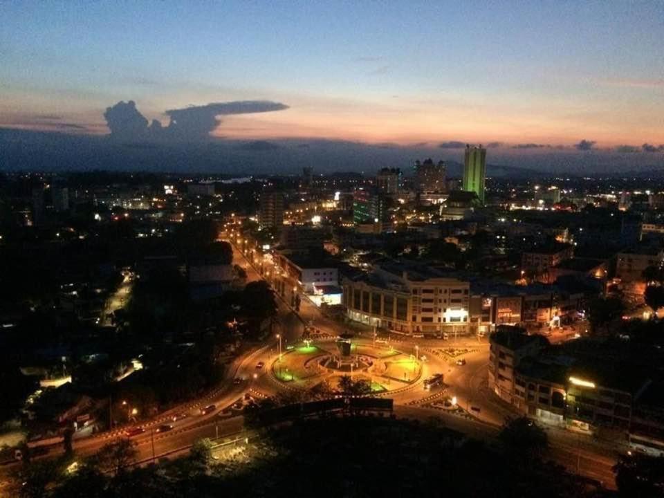 Dnaura Homestay Batu Buruk Terengganu Куала Теренгану Екстериор снимка